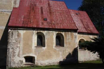 Loď a presbytář od jihovýchodu ( © Ivan Grisa 07/2011)