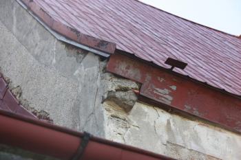 Zakončení štítu mezi lodí a presbytářem ( © Ivan Grisa 07/2011)