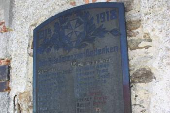 Pamětní deska padlým z I. světové války na hlavním průčelí ( © Ivan Grisa 07/2011)