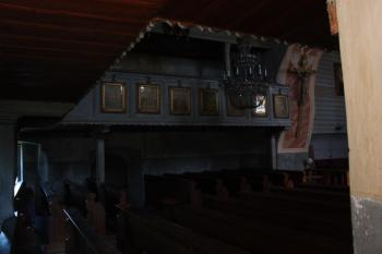 Průhled do interieru rozbitým oknem ( © Ivan Grisa 07/2011)