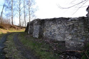 Hřbitovní zeď (© Daniel Šmidrkal, 03/2017)