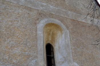 Raně gotické okénko presbytáře (© Daniel Šmidrkal, 03/2017)