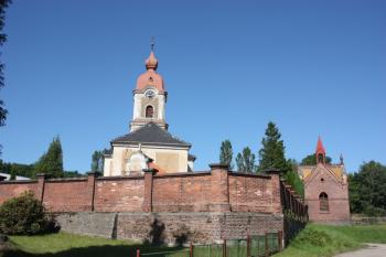 Kostelní areál od východu ( © Ivan Grisa 07/2011)