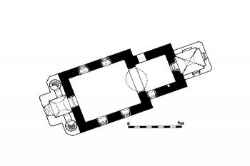 půdorys kostela ( © Lucie Kracíková, Vojtěch Belling: Středověká sakrální architektura na Frýdlantsku, Vlastivědná knihovnička SPS, sv. 12, Společnost přátel starožitností a Unicornis, Praha 2003)