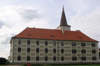 zadní strana zámku (© de ardoise 04/2005)
