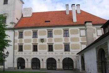 detail nádvorní strany (© de ardoise 04/2005)