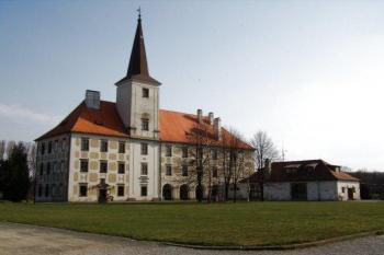 Celkový pohled na zámek (© Petr Pospíšil, 04/2007)