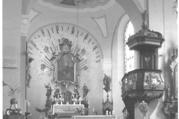 Interiér presbytáře nového kostela ( © P. F. Schwind: Pamětní spis u příležitosti dokončení katolického kostela v Raspenavě, reprint město Raspenava 2008)