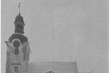 Původní kostel od jihu ( © P. F. Schwind: Pamětní spis u příležitosti dokončení katolického kostela v Raspenavě, reprint město Raspenava 2008)