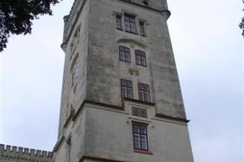 novogotická věž vedle nové jížní brány (© zdeněk komínek, 06/2006)