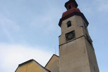 Presbytář a věž od východu ( © Ivan Grisa 07/2011)