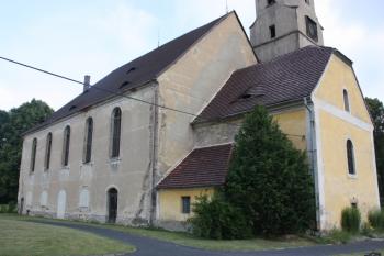 Presbytář, sakrisite a loď od jihovýchodu ( © Ivan Grisa 07/2011)