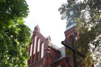 Západní průčelí a věž ( © Ivan Grisa 07/2011)