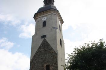Věž od západu s otiskem někdejšího kostela ( © Ivan Grisa 07/2011)