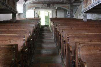 Průhled lodí k hlavnímu vstupu ( © Ivan Grisa 07/2011)