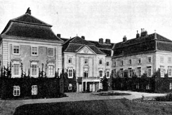 pohled od jihovýchodu na přelomu 19. a 20. století (© A. Prokop : Die Markgraftschaft Mähren in kunstgeschichtlichen Beziehung, Band I-IV, R.  Spies & Co. Verlag, Wien 1904)
