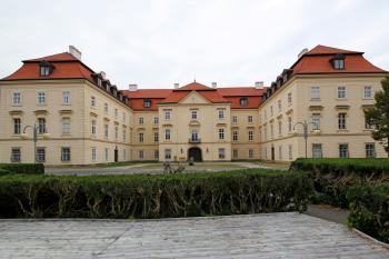 hlavní průčelí (© Pavel Zany Komárek 14. 9. 2012)