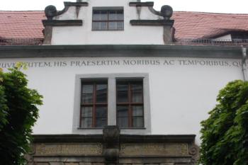 Průjezd do dvora ( © Ivan Grisa 07/2011)