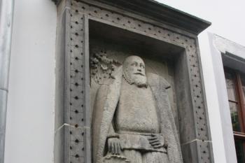 Náhrobník Nikolause von Dornspach, osazený v jižní stěně budovy ( © Ivan Grisa 07/2011)