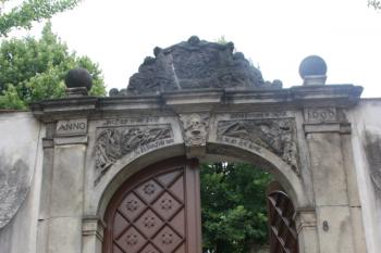 Západní brána hřbitova ( © Ivan Grisa 07/2011)