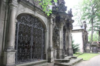 Barokní hrobky v severní části hřbitova ( © Ivan Grisa 07/2011)