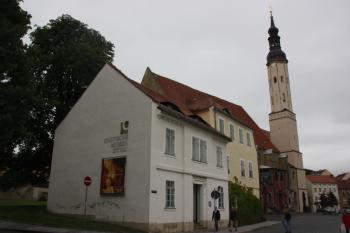 Bývalý klášterní kostel a přilehlé domy od jihozápadu ( © Ivan Grisa 07/2011)