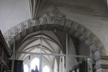 Průhled vítězným obloukem do presbytáře ( © Ivan Grisa 07/2011)