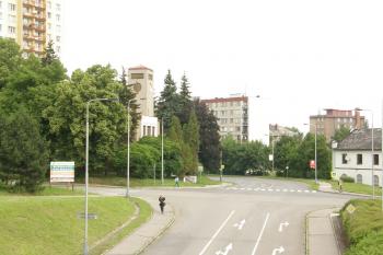 Husův sbor Církve československé husitské v Ostravě - Zábřehu, pohled z mostu (© NO CČSH v O.-Z., 06/2011)