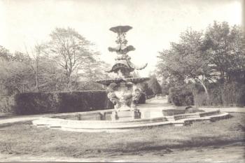 Lednice - Foto fontány z počátku 20.století (soukr.sbírka IvoR) ( © anon.)