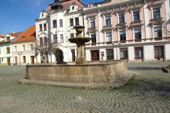 kašna na Masarykově náměstí ( © Milan Caha 04/2011)