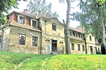 Zámek v Elbančicích ( © Pavel Vítek 06/2011)