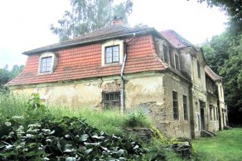 Zámek v Elbančicích ( © Pavel Vítek 06/2011)