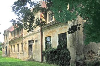 Zámek v Elbančicích ( © Pavel Vítek 06/2011)