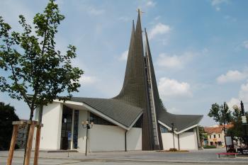 kostel od JV (© rodo chrozit, 06/2011)