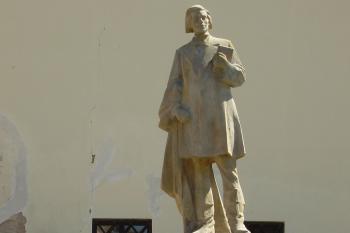 socha F. L. Věka na stejnojmenném náměstí (© rodo chrozit, 06/2007)