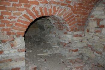 Část zrekonstruovaného vchodu ( © Aleš Marek 01/2007)