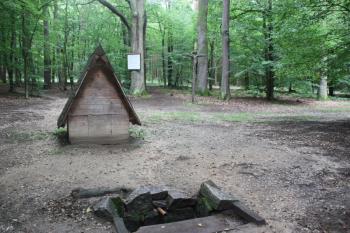 Nedaleká studánka Boží voda ( © Ivan Grisa 06/2011)