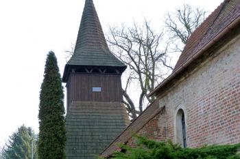dřevěná zvonice z 15. století ( © František Kinař 05/2017)
