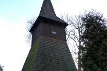dřevěná zvonice z 15. století ( © František Kinař 05/2017)