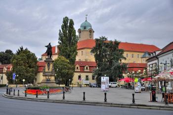 Zámek z náměstí. (© Radovan Smokoň 9/2014)