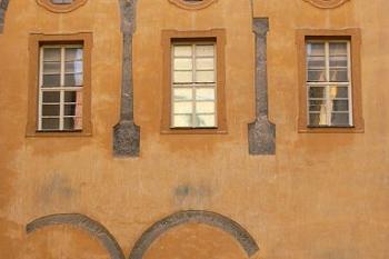 Severní průčelí jižního křídla. ( © Petr Turyna 11/2006)