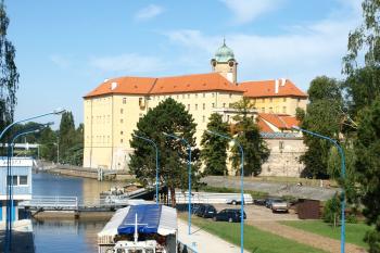zámek z lávky přes Labe ( © Milan Caha 09/2009)