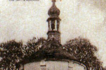 kaple od východu na historické pohlednici z r. 1910 (© Aleš Novák: Neratovice a okolí na starých pohlednicích, Baron, Hostivice 2007)