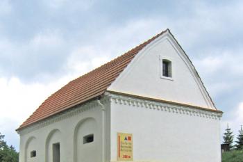Špýchar v Těchobuzi ( © Pavel Vítek 06/2011)