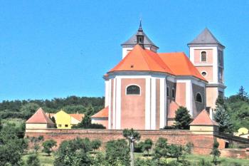 Kostel Nanebevzetí Panny Marie v Pozořicích ( © Pavel Vítek 05/2011)