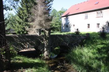 Návodní strana mostu ( © Ivan Grisa 07/2011)