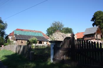 Tkalcovský dům z Chrastavy a špýchar z Dolní Olešnice od jihovýchodu ( © Ivan Grisa 07/2011)