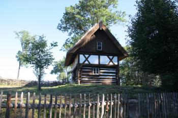 Výměnek z Předlánců (přenesen 2005–06) od jihu ( © Ivan Grisa 07/2011)