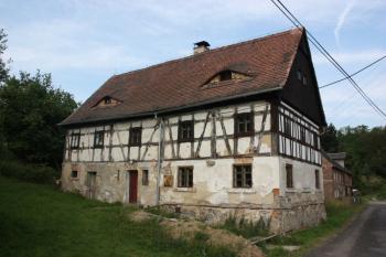 Obytný dům od západu ( © Ivan Grisa 07/2011)