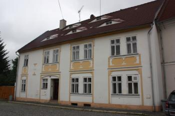 Dům č. p. 389 na Hrnčířském náměstí ( © Ivan Grisa 07/2011)